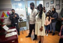 Conoce a Elisa y Jairo quiénes se dieron el SÍ en una boda realizada en Lengua de Señas Mexicanas.