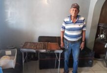 DON JOSÉ A SUS 90 AÑOS TIENE SU PROPIO NEGOCIO DE HERRERÍA.