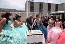 HIJAS DE RECLUSAS FESTEJAN XV AÑOS.