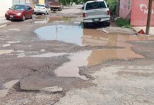 DESPUÉS DE LAS LLUVIAS AFLORARON LOS BACHES EN LA CALLE NO REELECCIÓN Y BOULEVARD LAS TORRES EN CIUDAD OBREGÓN