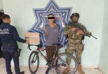 CAPTURAN AGENTES DE LA POLICÍA MUNICIPAL A SUJETO POR PRESUNTA PORTACIÓN DE ARMA PROHIBIDA