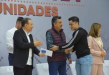 PARTICIPA LAMARQUE CANO EN ENTREGA DE BECAS A ESTUDIANTES UNIVERSITARIOS