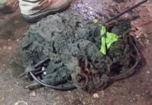 SE SACARON TOALLAS HÚMEDAS DE LA RED DE DRENAJE DE LA COLONIA PRADOS DEL TEPEYAC.