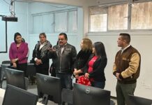 SE ENTREGA AULA DE MEDIOS EN SECUNDARIA GENERAL 8