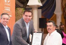 RECIBE JAVIER LAMARQUE RECONOCIMIENTO AL MÉRITO ARCHIVÍSTICO PARA EL AYUNTAMIENTO DE CAJEME