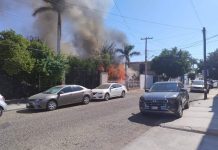 CONTROLA BOMBEROS 1NCENDI0 DE CASA EN LA BELLAVISTA